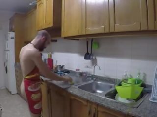 Cucinando nudo e mangiare fica