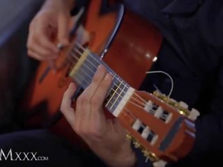 Momxxx guitar репетитор дає гаряча для trot матуся дженніфер mendez великий кінчання на обличчя